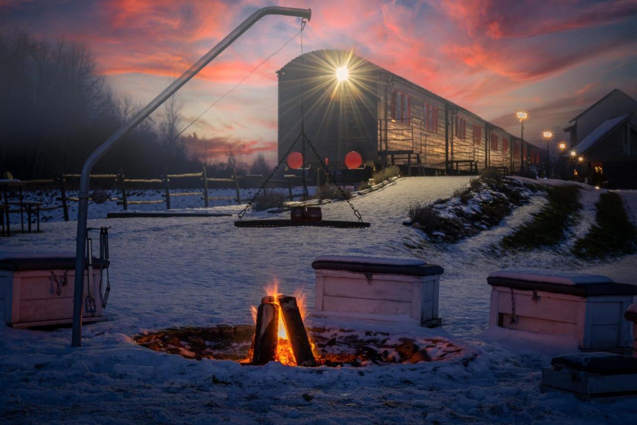 Stacja Galicja - Nocleg W Pociagu Blisko Energylandia Aparthotel Zator Kültér fotó